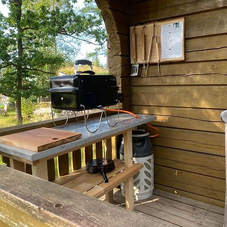 Timrad Stuga I Kanten Av Skogen Med Spa Moejlighet 멀스요 외부 사진
