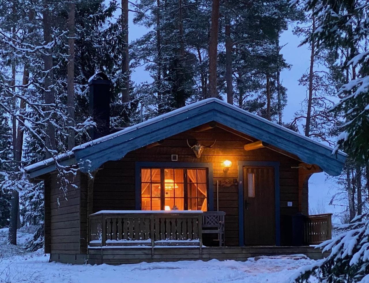 Timrad Stuga I Kanten Av Skogen Med Spa Moejlighet 멀스요 외부 사진