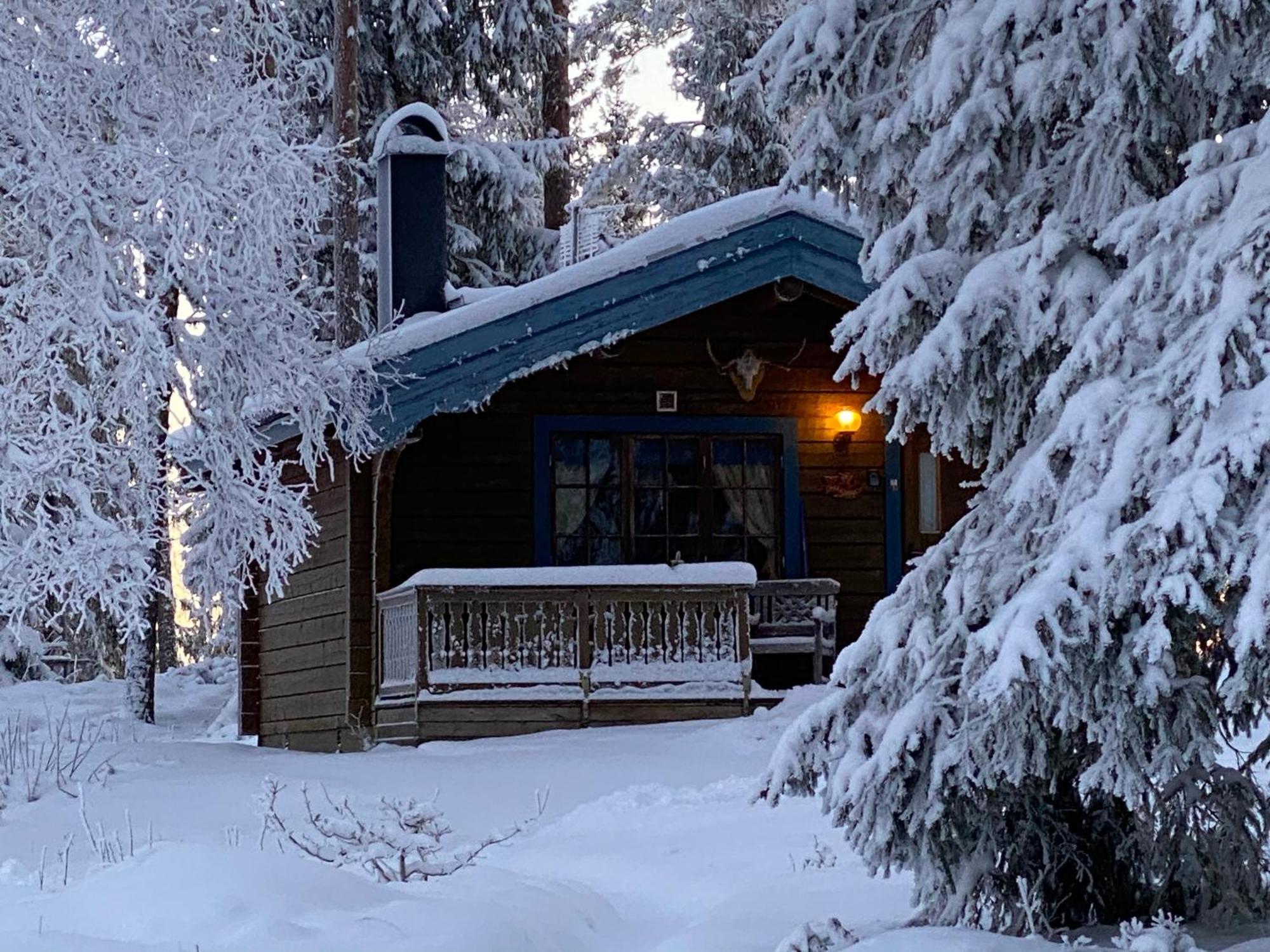 Timrad Stuga I Kanten Av Skogen Med Spa Moejlighet 멀스요 외부 사진