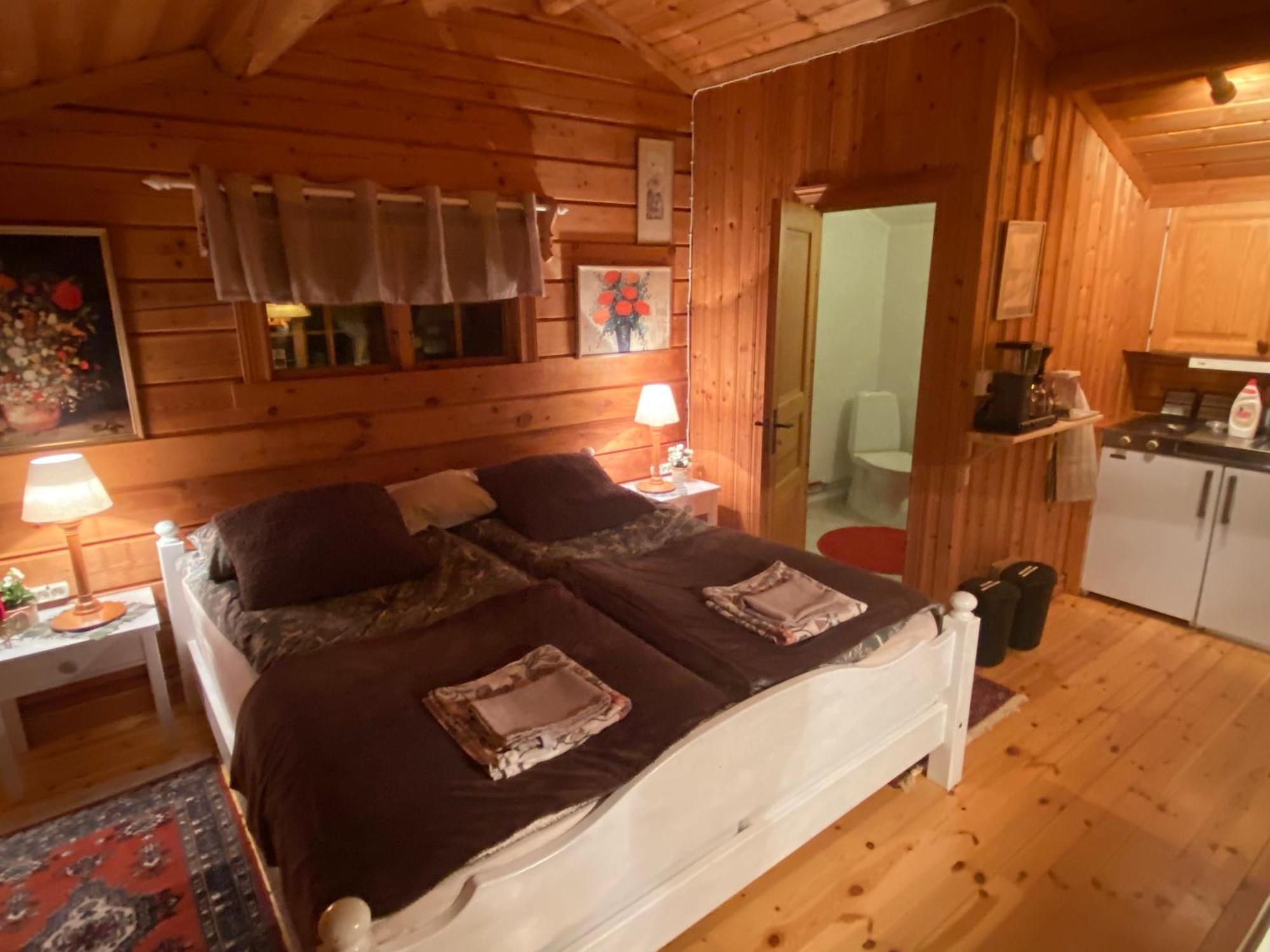 Timrad Stuga I Kanten Av Skogen Med Spa Moejlighet 멀스요 외부 사진