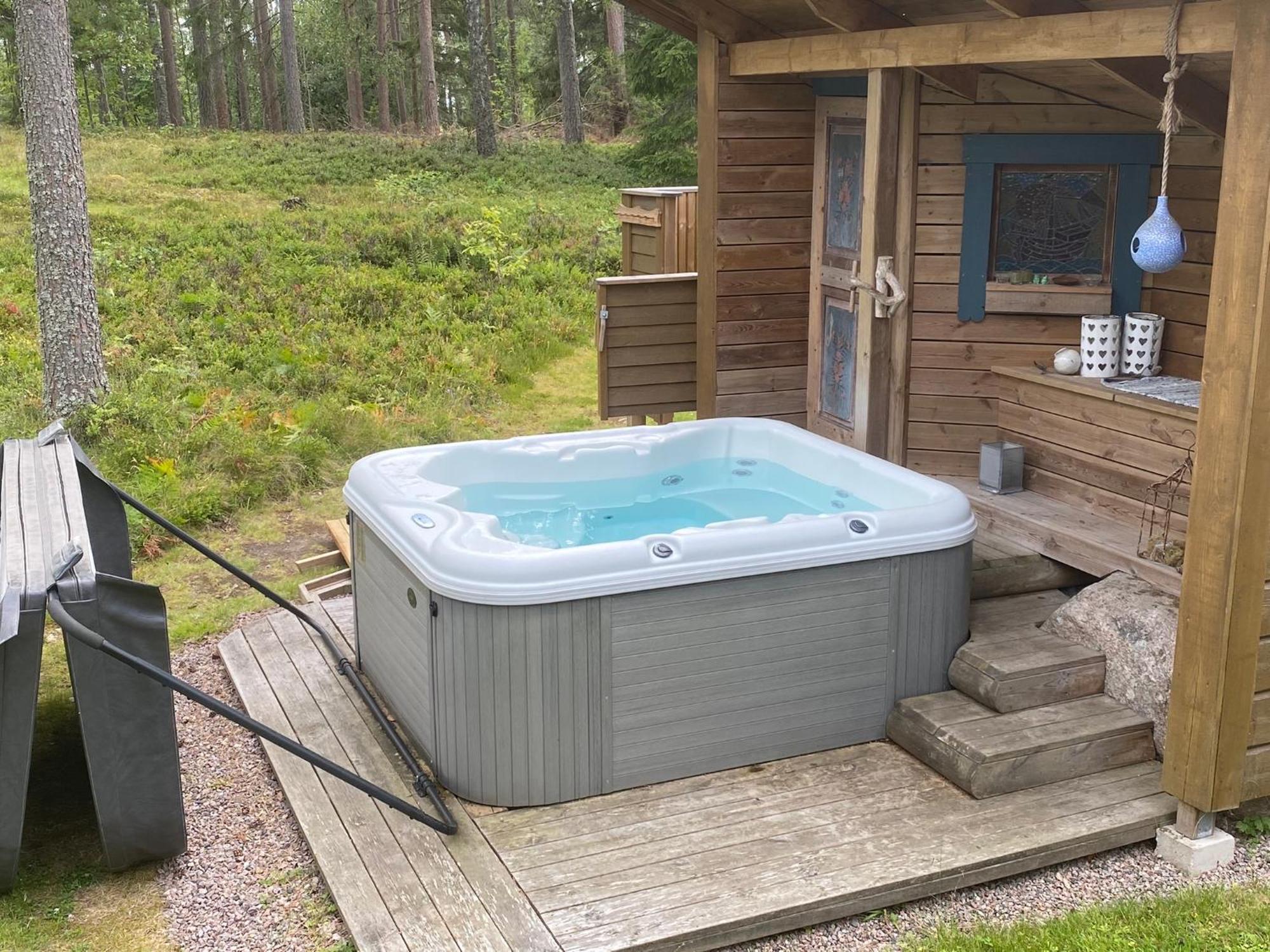 Timrad Stuga I Kanten Av Skogen Med Spa Moejlighet 멀스요 외부 사진