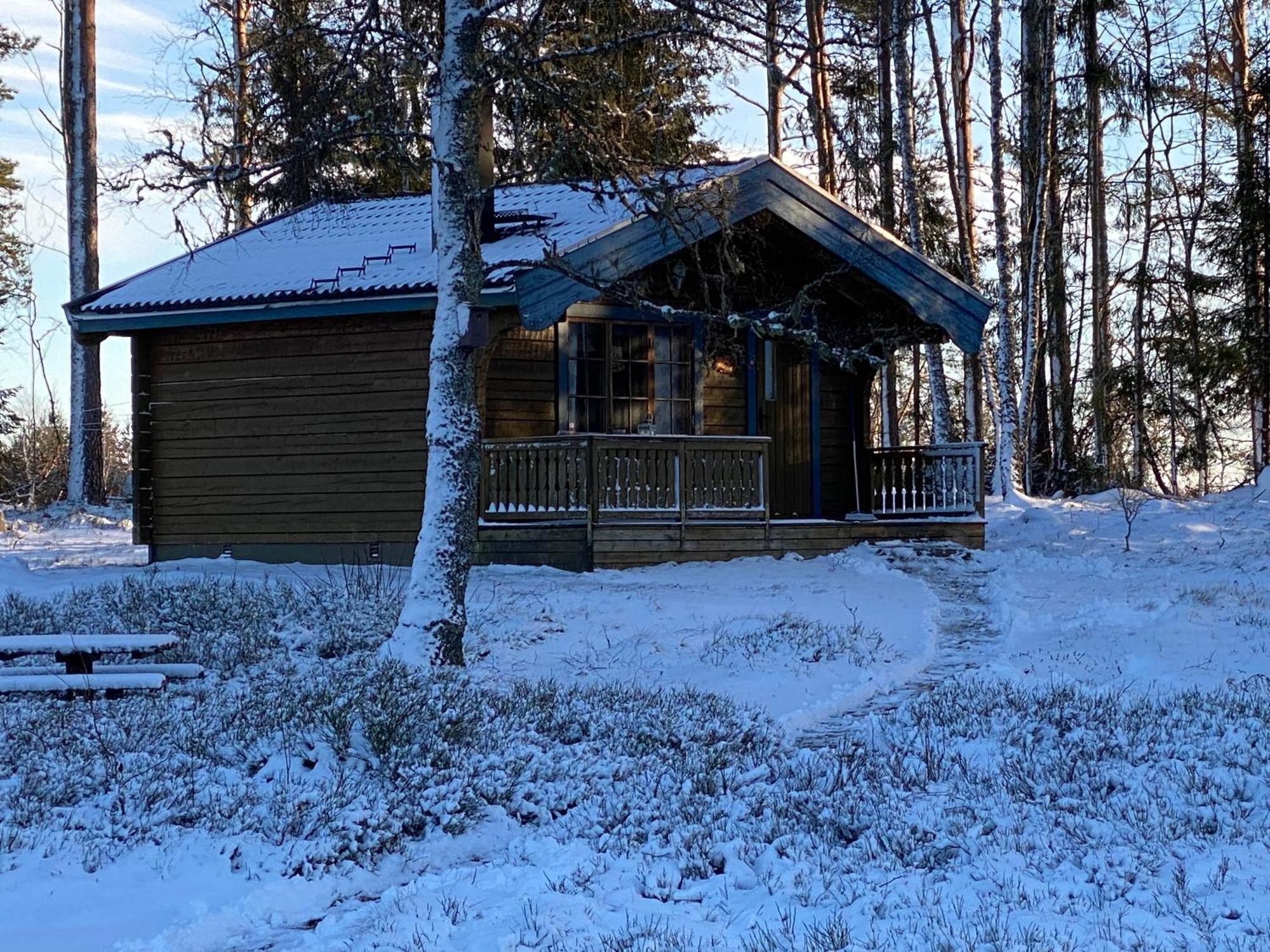 Timrad Stuga I Kanten Av Skogen Med Spa Moejlighet 멀스요 외부 사진