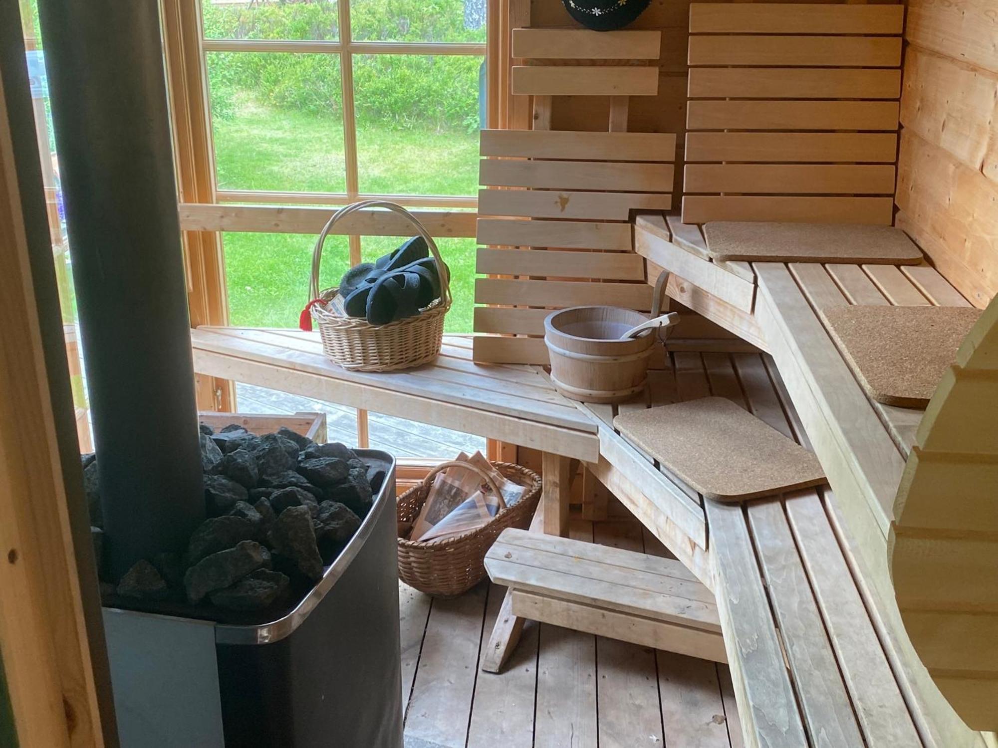 Timrad Stuga I Kanten Av Skogen Med Spa Moejlighet 멀스요 외부 사진