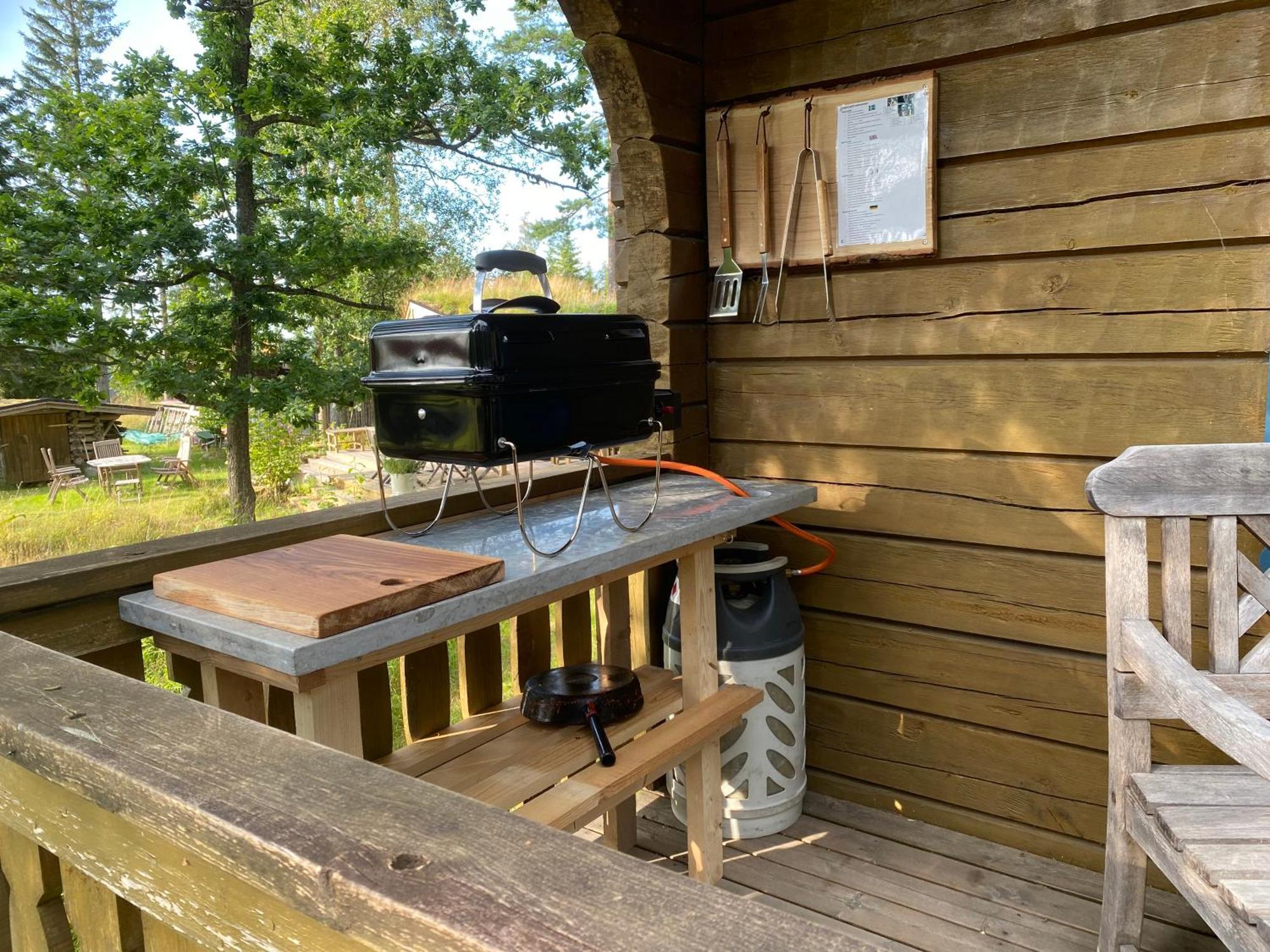 Timrad Stuga I Kanten Av Skogen Med Spa Moejlighet 멀스요 외부 사진